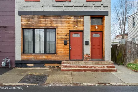 3 102nd St, Troy, NY 12180