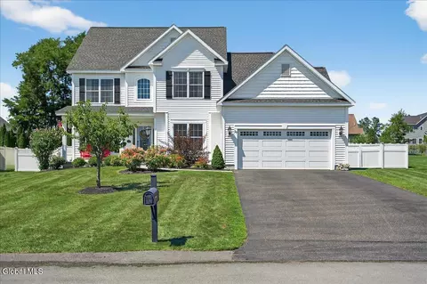 27 Denhelder Dr, Ballston Lake, NY 12019