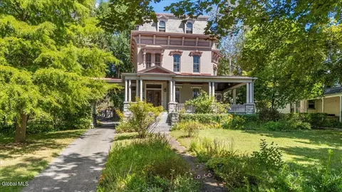 263 Guy Park Ave, Amsterdam, NY 12010