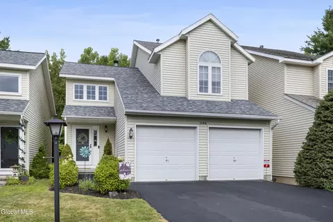 1084 Sterling Ridge Dr, Rensselaer, NY 12144