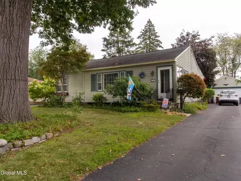 210 Kenwood Ave, Delmar, NY 12054