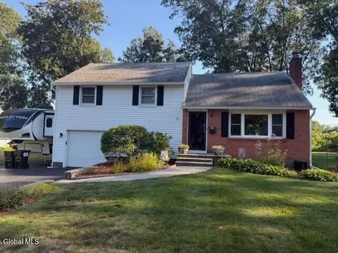 38 Cedar Ln, Glenville, NY 12302