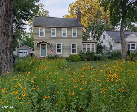 1912 Dean St, Niskayuna, NY 12309