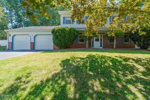 2 Keystone Cmns, Ballston Lake, NY 12019