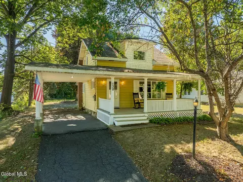 138 Speigletown Rd, Troy, NY 12182