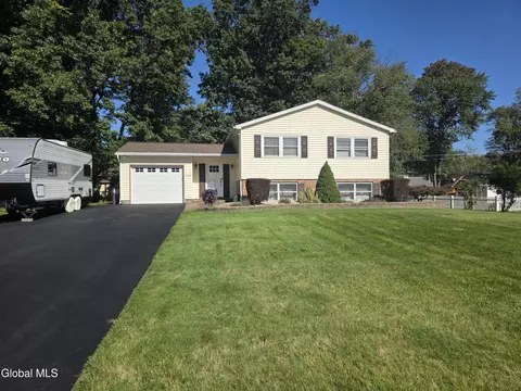 4323 Buckingham Dr, Schenectady, NY 12304