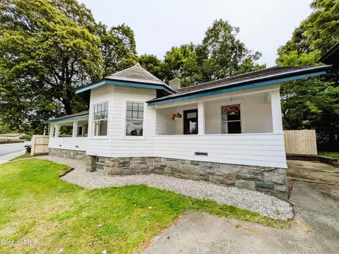 4 Palmer Ave, Corinth, NY 12822