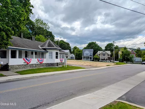 4 Palmer Ave, Corinth, NY 12822