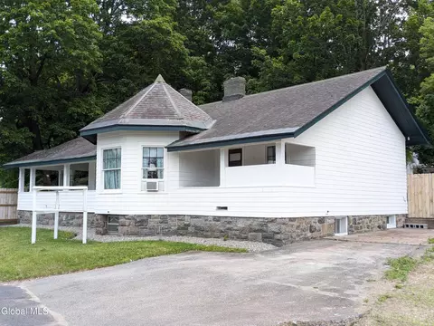 4 Palmer Ave, Corinth, NY 12822