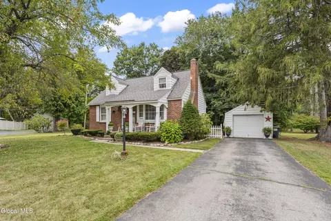 20 Orchard Dr, Schenectady, NY 12302