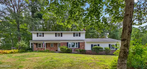 3 Longview Dr, Clifton Park, NY 12065