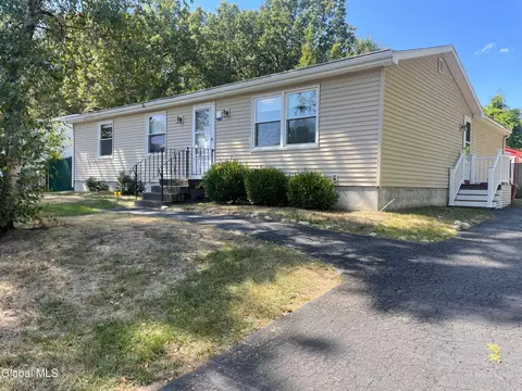 9 Ridge Ter, Colonie, NY 12205