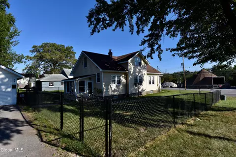 Exterior - 381 Vley Rd, Glenville, NY 12302 photo 7 of 12
