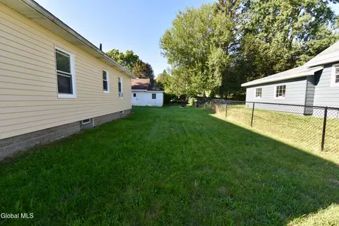 Exterior - 381 Vley Rd, Glenville, NY 12302 photo 9 of 12