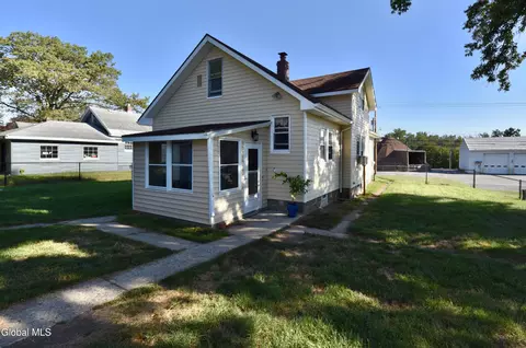 Exterior - 381 Vley Rd, Glenville, NY 12302 photo 5 of 12