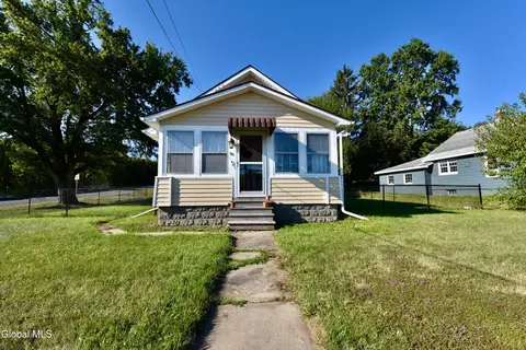 Exterior - 381 Vley Rd, Glenville, NY 12302 photo 2 of 12