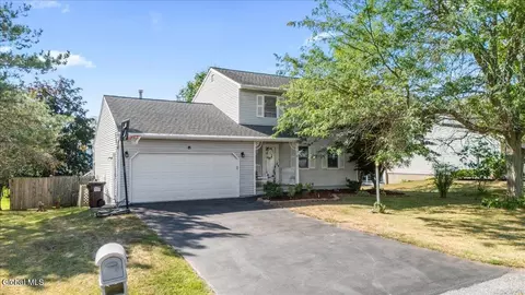 12 Glenmore Dr, Schenectady, NY 12309