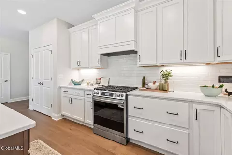 Kitchen - 12 Clover Leaf Dr, Halfmoon, NY 12065 photo 4 of 5