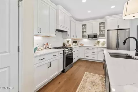 Kitchen - 12 Clover Leaf Dr, Halfmoon, NY 12065 photo 2 of 5