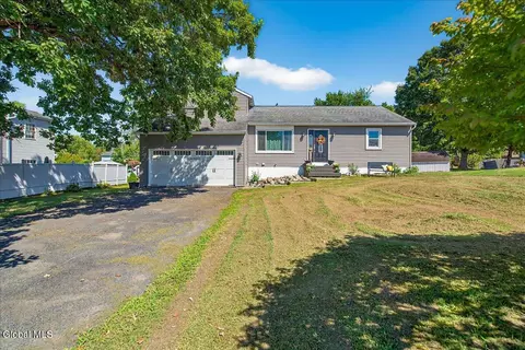 112 S Gurba Dr, Stillwater, NY 12170