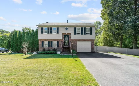 62 N Amherst Ave, Schenectady, NY 12304