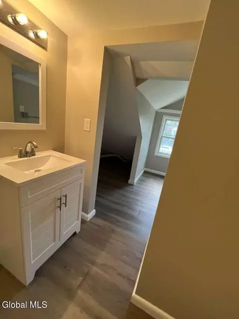 Bath - 1037 Roberta Rd, Schenectady, NY 12303 photo 5 of 5