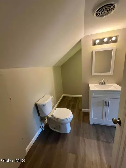 Bath - 1037 Roberta Rd, Schenectady, NY 12303 photo 2 of 5