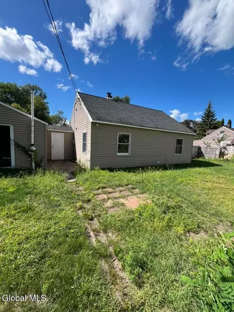 Exterior - 1037 Roberta Rd, Schenectady, NY 12303 photo 4 of 6