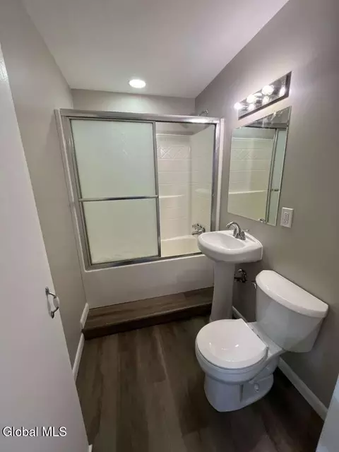 Bath - 1037 Roberta Rd, Schenectady, NY 12303 photo 1 of 5