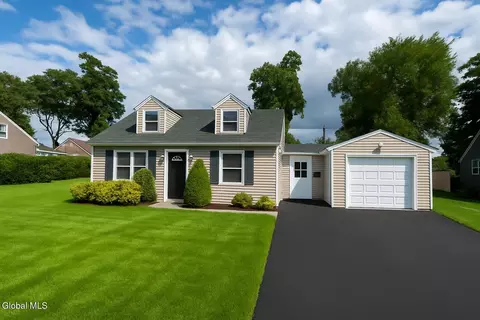 1037 Roberta Rd, Schenectady, NY 12303