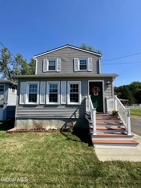 10 Massachusetts Ave, Rensselaer, NY 12144