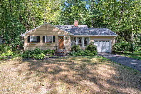 15 Loughberry Rd, Saratoga Springs, NY 12866