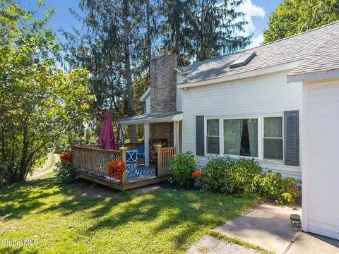 1926 Currybush Rd, Schenectady, NY 12306