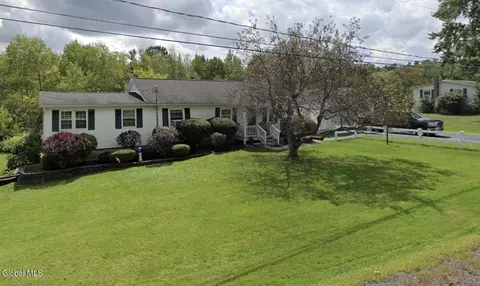 75 Middle Rd, Altamont, NY 12009