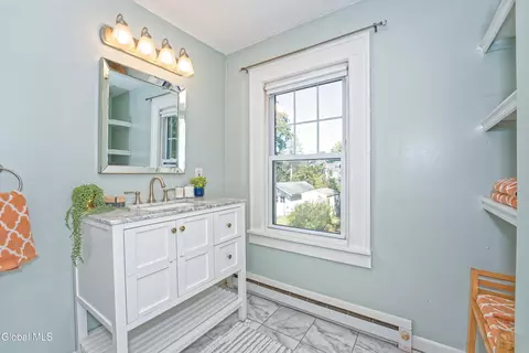 Bath - 3 Seymour Ct, Troy, NY 12180 photo 1 of 2