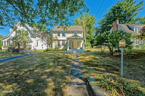 3 Seymour Ct, Troy, NY 12180