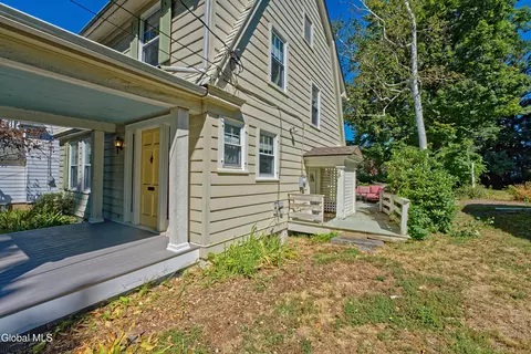 Exterior - 3 Seymour Ct, Troy, NY 12180 photo 5 of 9