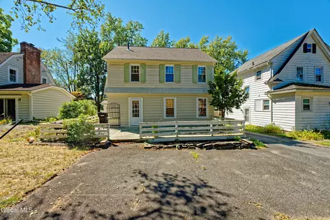 Exterior - 3 Seymour Ct, Troy, NY 12180 photo 6 of 9