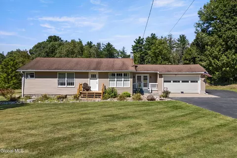 329 Lakeview Rd, Broadalbin, NY 12025