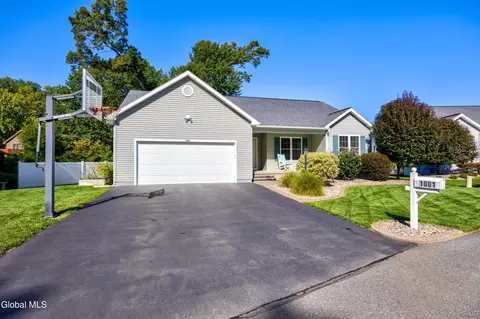 1001 Kingswood Ct, Schenectady, NY 12303
