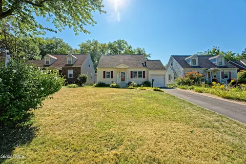 2332 Niskayuna Dr, Niskayuna, NY 12309