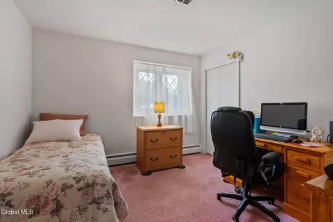 Bedroom - 344 Dolan Dr, Schenectady, NY 12306 photo 8 of 13