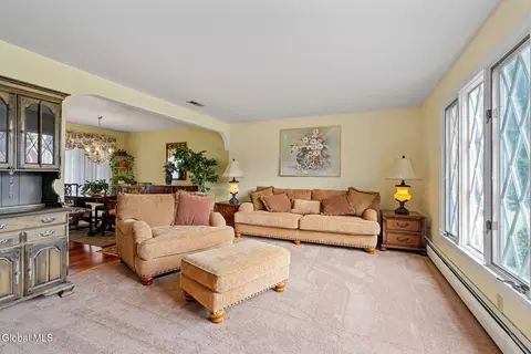 Living - 344 Dolan Dr, Schenectady, NY 12306 photo 2 of 10