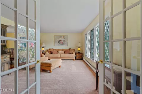 Living - 344 Dolan Dr, Schenectady, NY 12306 photo 4 of 10