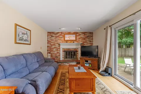 Living - 344 Dolan Dr, Schenectady, NY 12306 photo 8 of 10