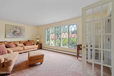 Living - 344 Dolan Dr, Schenectady, NY 12306 photo 5 of 10