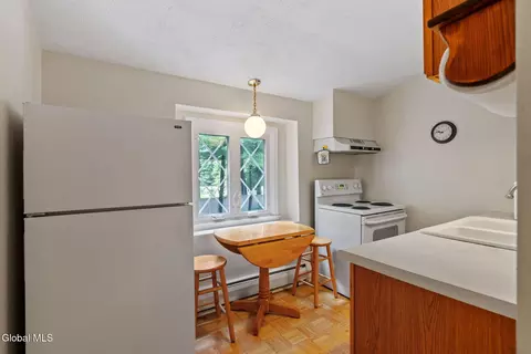 Kitchen - 344 Dolan Dr, Schenectady, NY 12306 photo 6 of 8