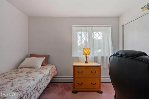 Bedroom - 344 Dolan Dr, Schenectady, NY 12306 photo 9 of 13