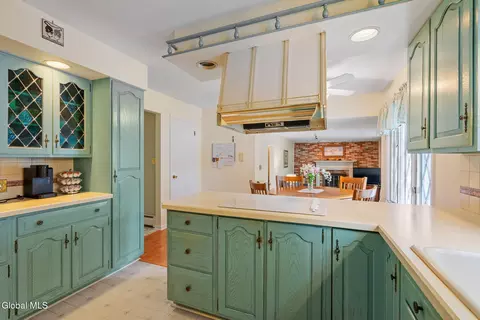 Kitchen - 344 Dolan Dr, Schenectady, NY 12306 photo 5 of 8