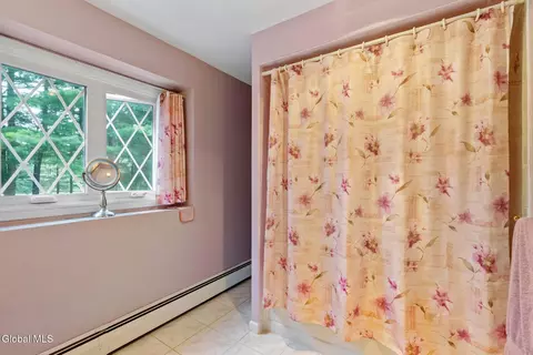 Bath - 344 Dolan Dr, Schenectady, NY 12306 photo 5 of 8